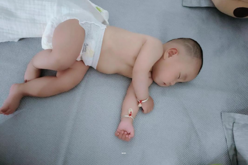 克孜勒苏柯尔克孜宝宝突然很多眼屎